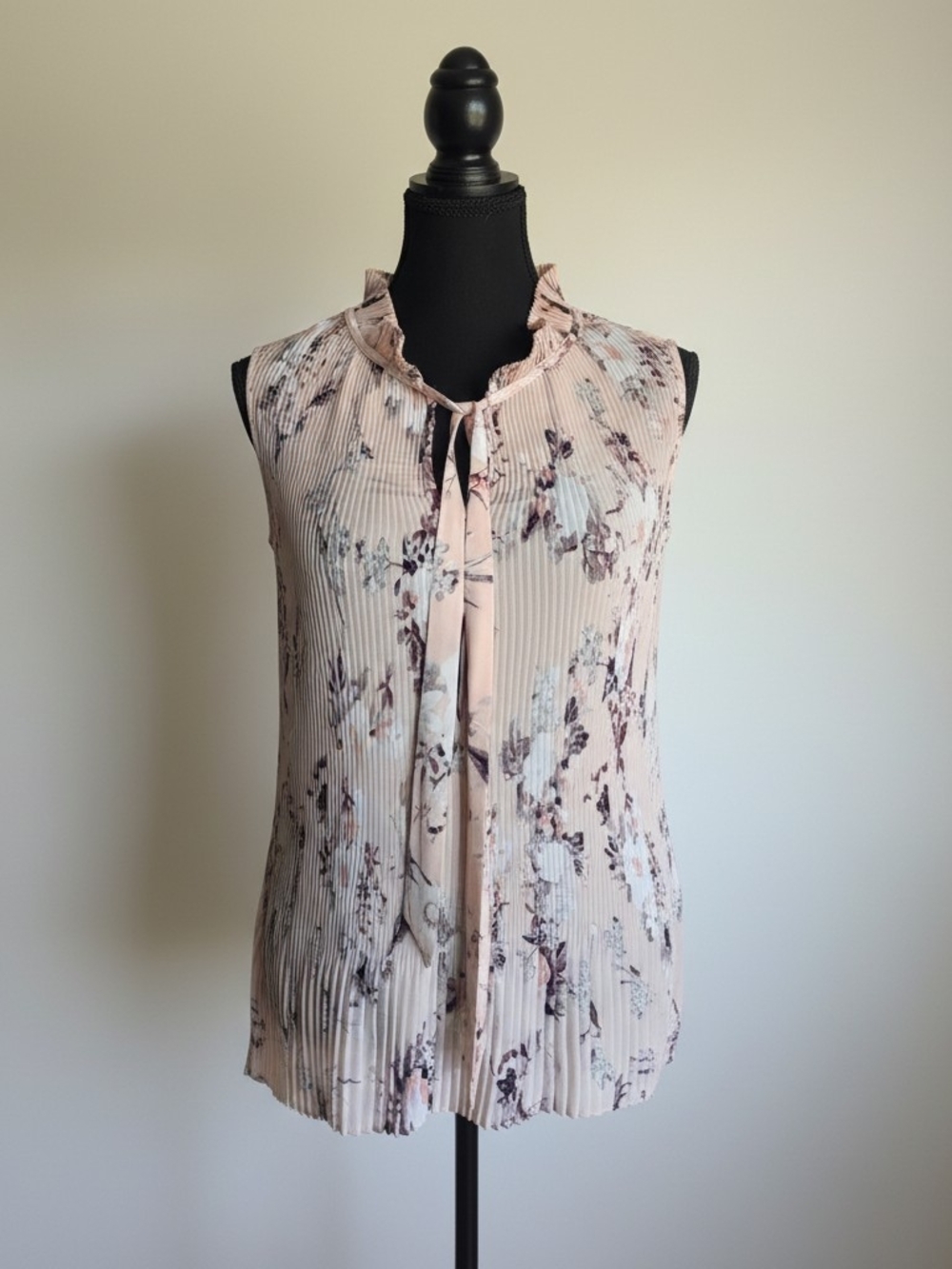 DKNY Micro-Pleated Floral Sleeveless Blouse | Mock Neck Self-Tie Bow | Size XL
